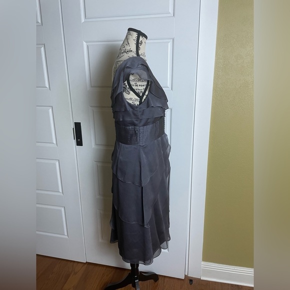 Adrianna Papell Occassions Cascading Tiered Ruffle Chiffon Dress Gray Women's 8 - Picture 2 of 7